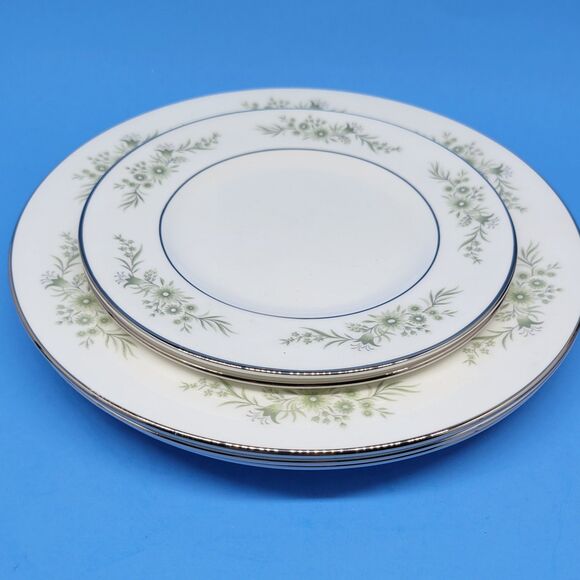 Wedgwood Westbury 3 Salad and 2 Bread Plates Lot of 5 pieces Excellent - Picture 10 of 10